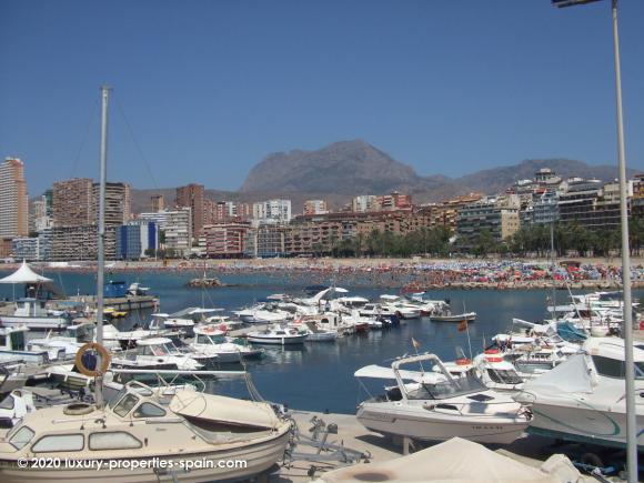 Luxury Properties Spain - Club Nautico Benidorm