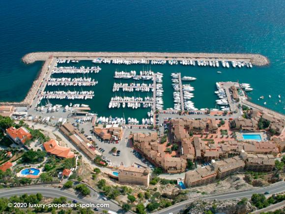 Luxury Properties Spain - Club Nautico Mascarat