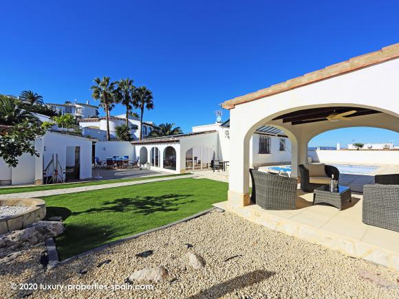 A vendre Villa de 4 chambres avec maison d'invités et piscine