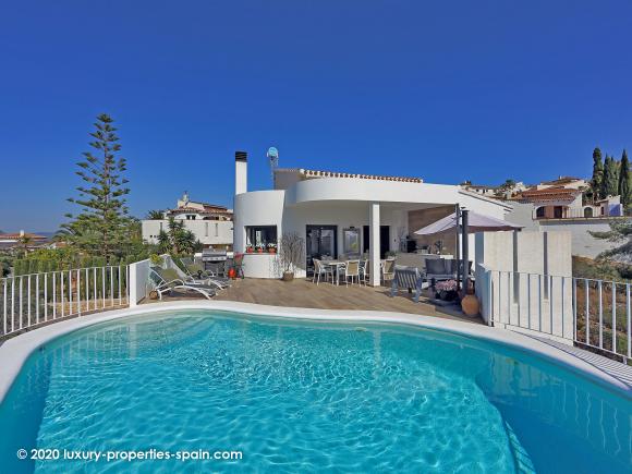 For sale Impressive renovated villa with two apartments and pool