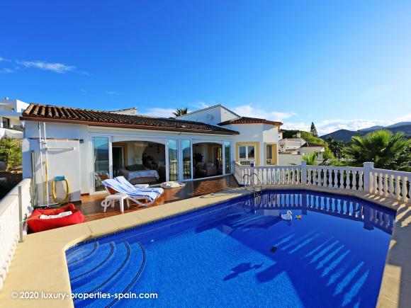 For sale Impressive villa with sea view and private pool in Monte Pego