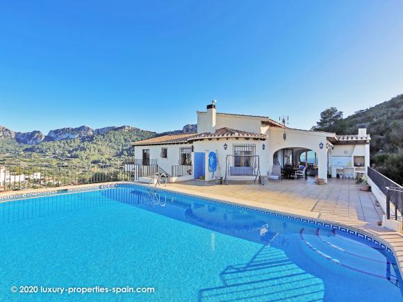 For sale 4 bedroom villa with panoramic sea view