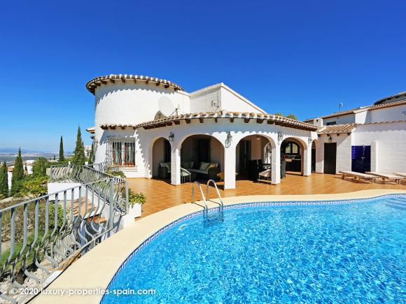 For sale 5 bedroom villa with pool and panoramic views in Monte Pego
