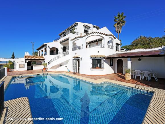 For sale Luxurious Spanish styled villa in Monte Pego