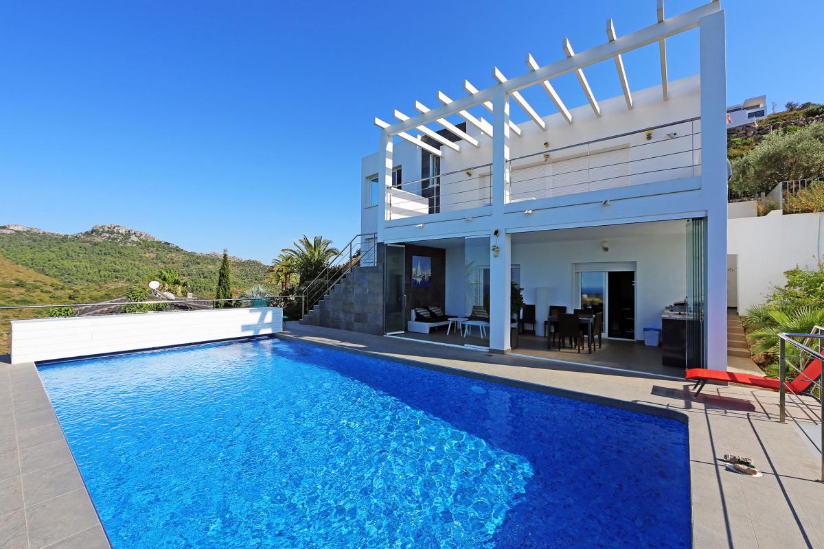 A vendre Contemporary 3 bedroom villa with sea view