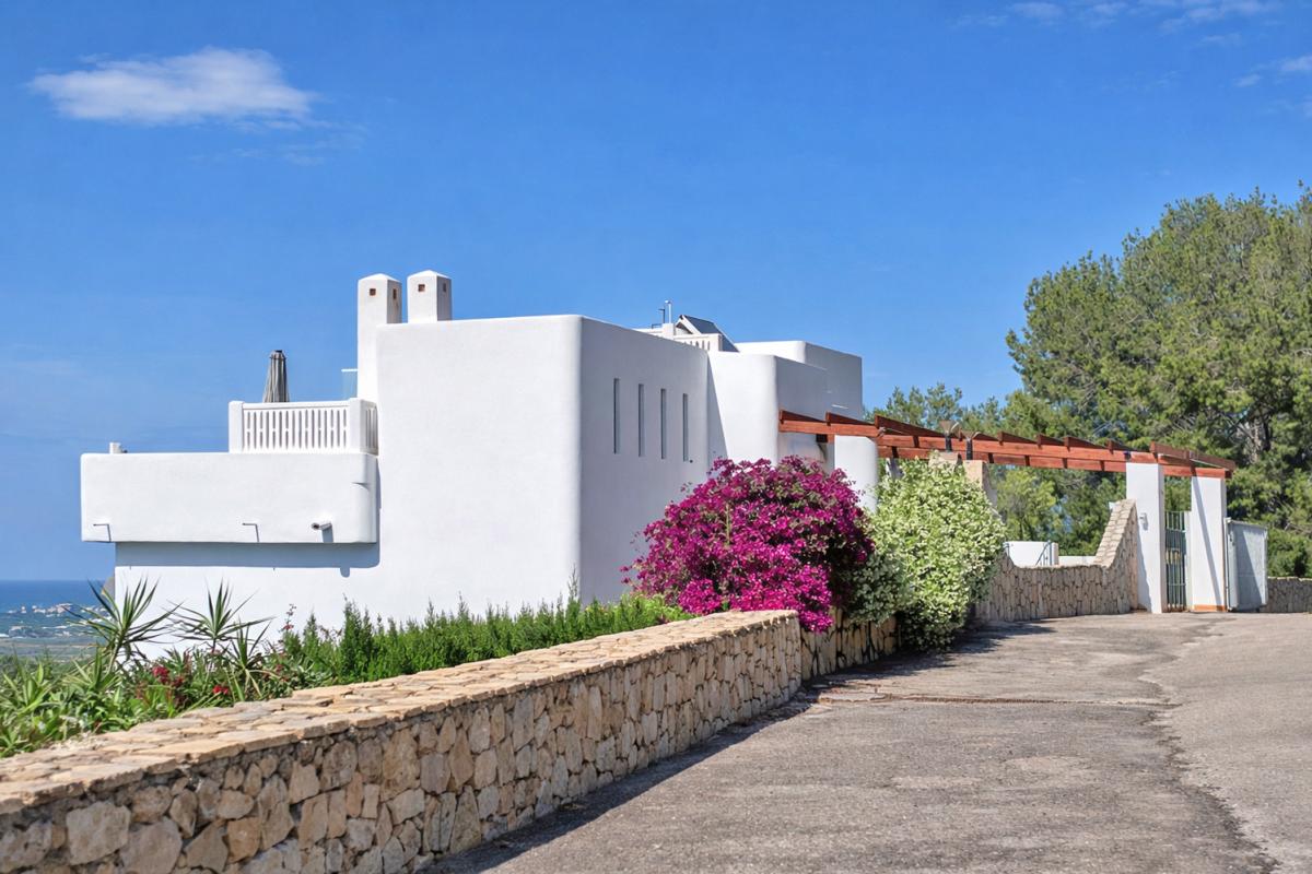 A vendre Villa contemporaine style Ibiza avec vue mer et piscine
